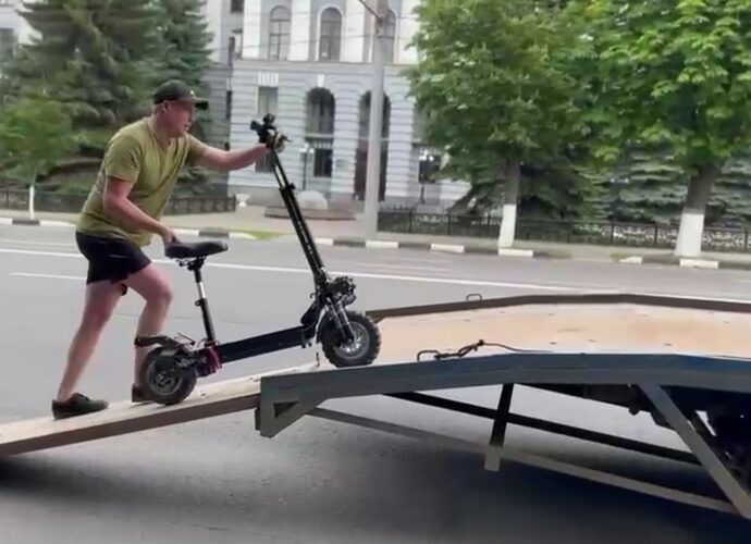 Впервые в Туле электросамокат увезли на штрафстоянку