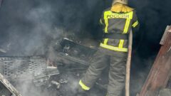 В Иншинском сгорели две машины в гаражах