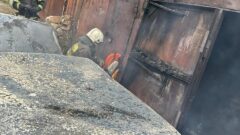 В Иншинском сгорели две машины в гаражах