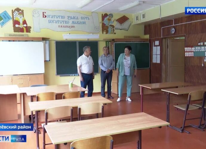 Председатель Облдумы поможет Болотской школе подготовиться к учебному году
