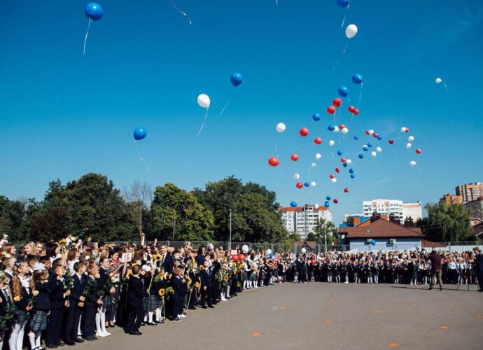 Родители школьников смогут присутствовать на линейках