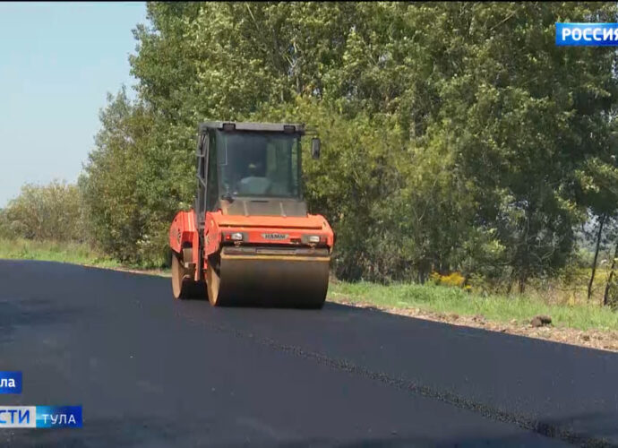 Дорожники работают в жару с 4-х утра