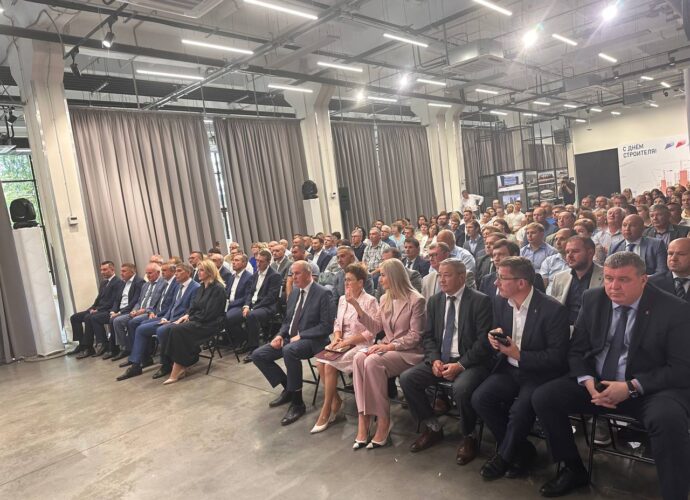 Тульские строители принимают поздравления в преддверии профессионального праздника