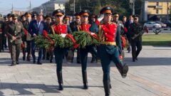 Алексей Дюмин и Сергей Шойгу возложили цветы к Вечному огню на площади Победы