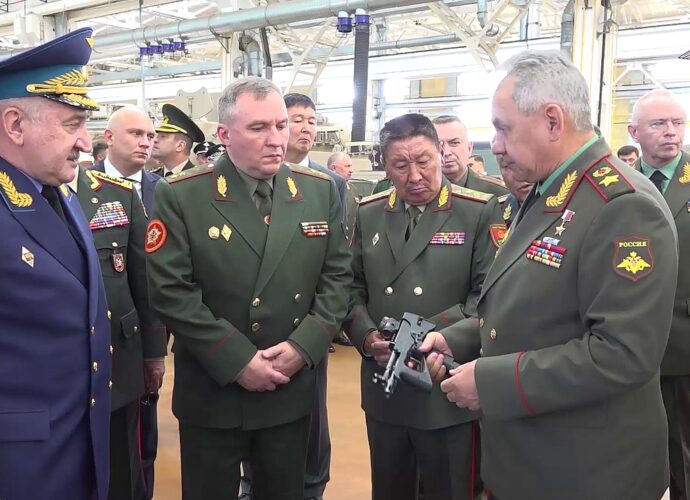 В Туле Сергей Шойгу рассказал министрам обороны стран СНГ о пистолете-пулемёте для лётчиков