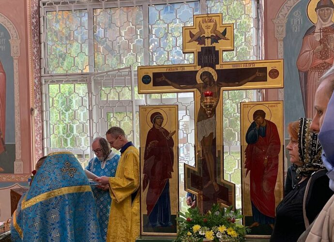 Православная церковь отмечает Воздвижение Креста Господня