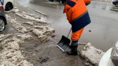 С тульских улиц откачивают талую воду