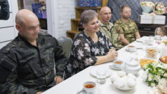 Алексей Дюмин встретился с многодетной семьёй участников СВО Алексей Дюмин встретился с многодетной семьёй участников СВО