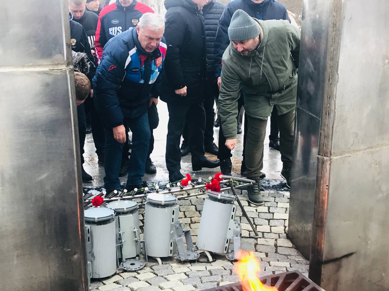 Александр Поветкин возложил цветы к Вечному огню в Туле