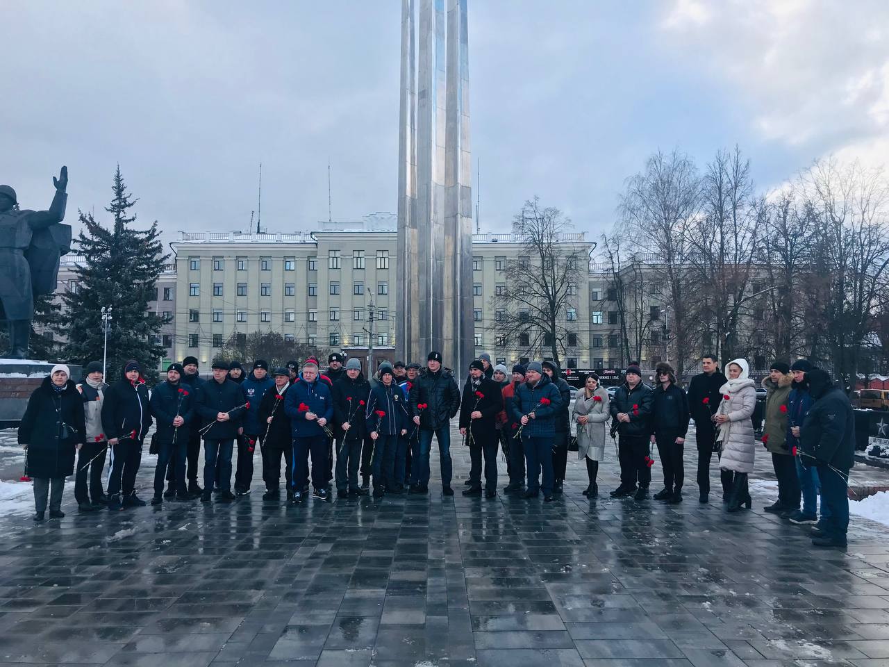 Александр Поветкин возложил цветы к Вечному огню в Туле