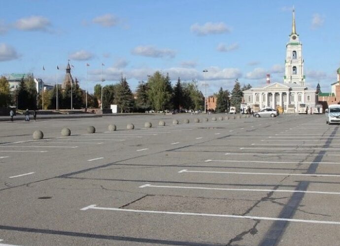 Парковка на площади Ленина уменьшится на период работы катка