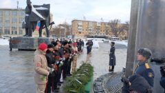 В Туле к Вечному огню возложили цветы В Туле к Вечному огню возложили цветы