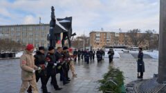 В Туле к Вечному огню возложили цветы В Туле к Вечному огню возложили цветы