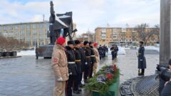 В Туле к Вечному огню возложили цветы В Туле к Вечному огню возложили цветы