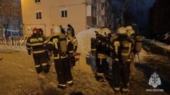 Из горящего общежития эвакуировано 40 человек, включая 12 детей