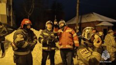 Из горящего общежития эвакуировано 40 человек, включая 12 детей