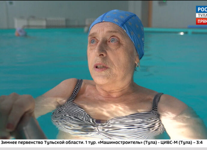 На Крещение одинокие пожилые люди получили продуктовые подарки от губернатора