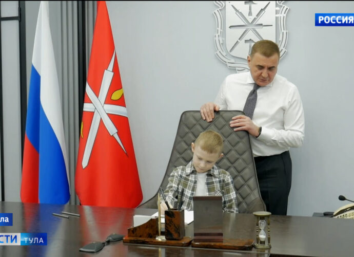 Алексей Дюмин передал управление областью Платону Андрианову