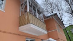 Осторожно, сосульки! Кто должен сбивать ледяные сталактиты на крышах и балконах