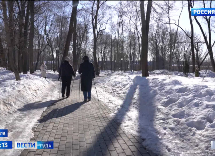 "Настроение на целый день": в Рогожинском парке можно заниматься северной ходьбой