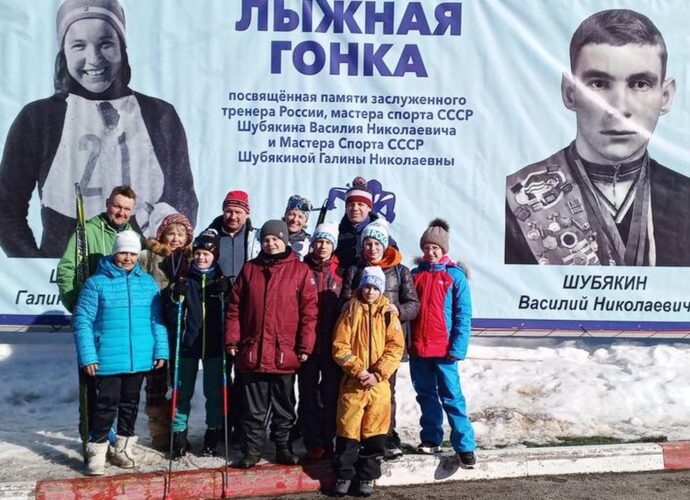 Сотни лыжников приняли участие в гонке памяти Василия и Галины Шубякиных