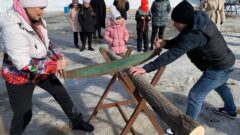 С хороводами, соломенными боями и блинами: в Туле отпраздновали широкую Масленицу