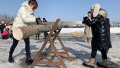 С хороводами, соломенными боями и блинами: в Туле отпраздновали широкую Масленицу