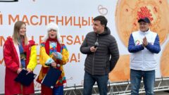 В Туле иностранных участников Всемирного фестиваля молодёжи познакомили с традициями Масленицы