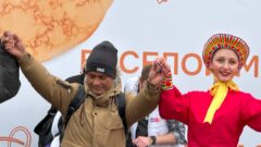 В Туле иностранных участников Всемирного фестиваля молодёжи познакомили с традициями Масленицы