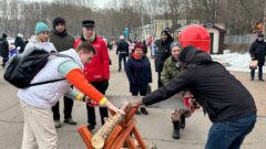 В Туле иностранных участников Всемирного фестиваля молодёжи познакомили с традициями Масленицы