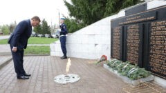 Алексей Дюмин поздравил десантников с 80-летием 106-й дивизии