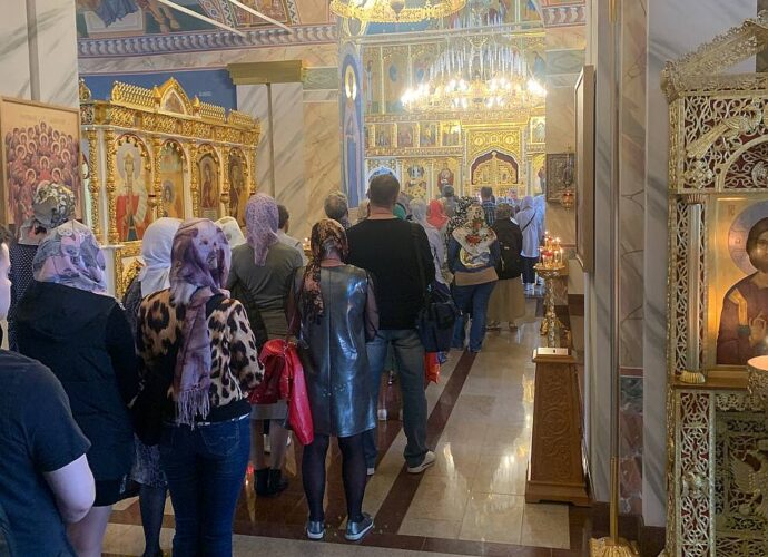 В Туле тысячи верующих пришли в храм Покрова Богородицы поклониться поясу Пресвятой Девы Марии