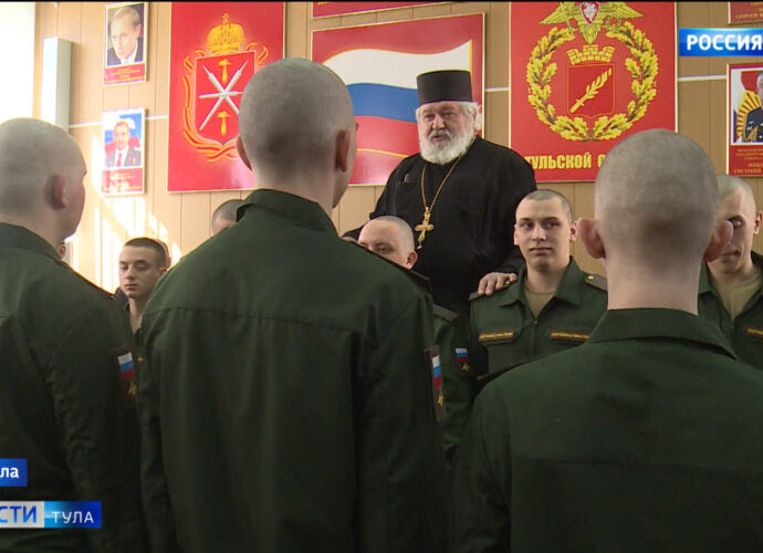 "Мне не стыдно тоже пойти": в Туле проходит весенний призыв