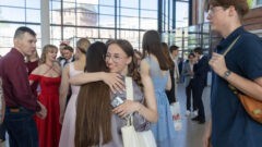 В атриуме кремля прозвенел последний звонок для гимназистов В атриуме кремля прозвенел последний звонок для гимназистов