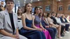 В атриуме кремля прозвенел последний звонок для гимназистов В атриуме кремля прозвенел последний звонок для гимназистов