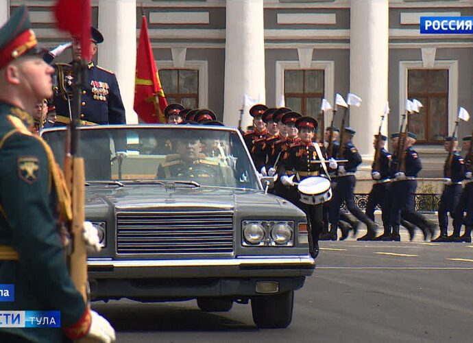 Военный парад в Туле: репортаж с площади Ленина