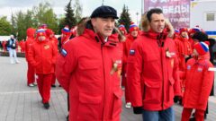 Хоккеисты сборных России и Белоруссии посетили военный парад в Туле