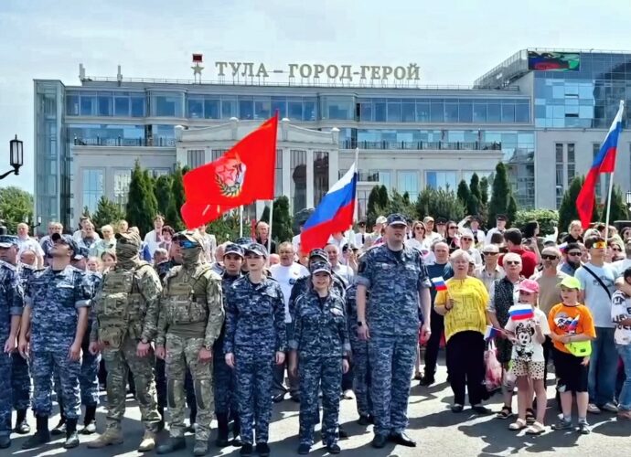В День России в Туле состоялся флеш-моб