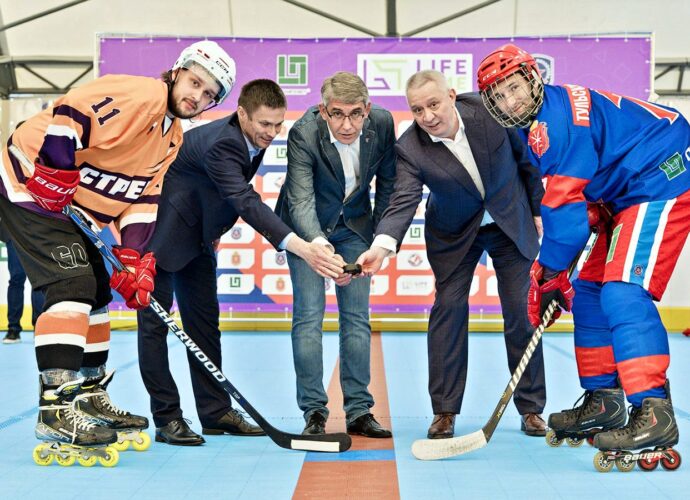 В Туле открыт первый в регионе корт для занятий хоккеем на роликах и флорболом