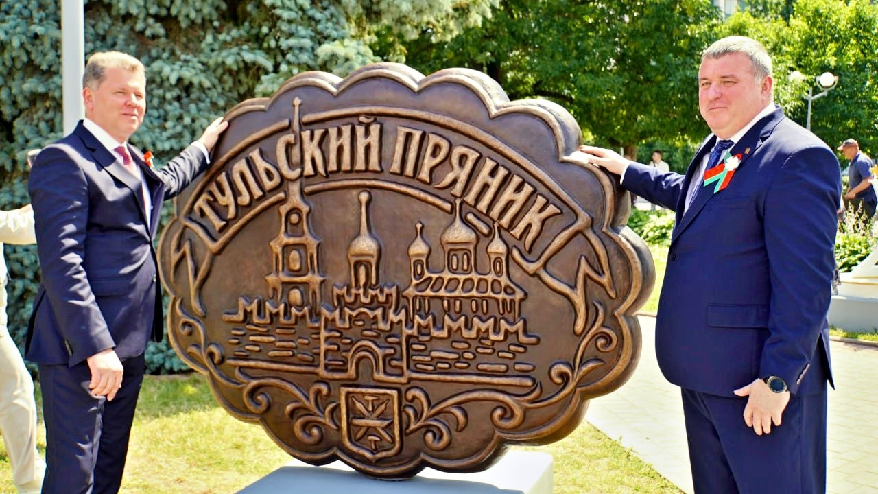 Могилёву подарили тульский пряник весом в тонну