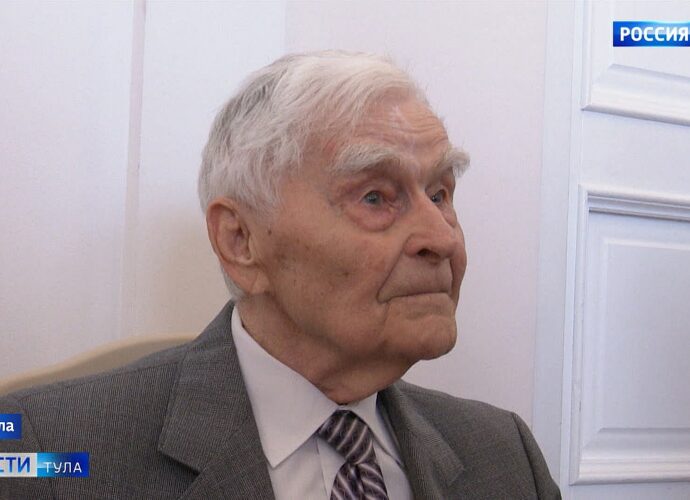 Сегодня, 1 июня, ветерану Великой Отечественной войны, Почётному гражданину города-героя Тулы и Тульской области Василию Марковичу Мирошниченко исполнилось 102 года. 