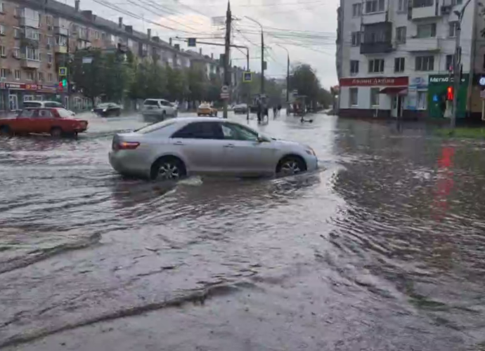 Потоп в Туле. Подземный переход на Каминского превратился в водопад