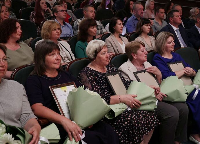 Тульские медики получили награды и машины для работы