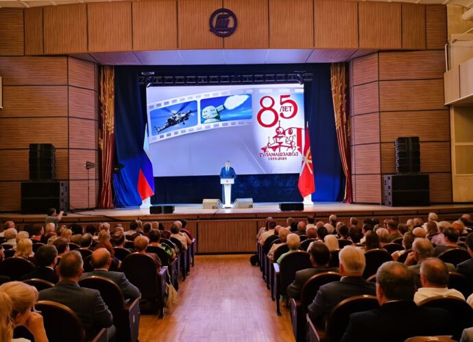 Дмитрий Миляев поздравил тульских оборонщиков с 85-летием машзавода