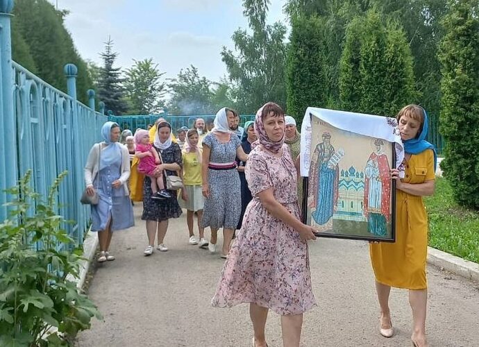 В Ефремове в день памяти святых Петра и Февронии состоялся крестный ход