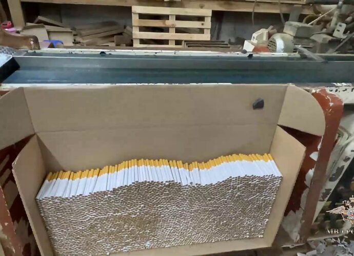 В Туле полицейские выявили подпольный цех по производству сигарет