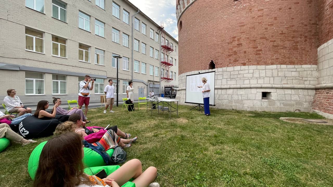 Тулякам рассказали о средствах невербального общения