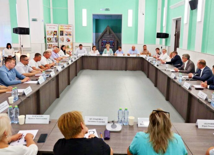 Благоустройство, ЖКХ и дороги: Дмитрий Миляев встретился с активом Кимовского района