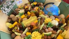 Как удивить букетом учителя, рассказала фуд-флорист Ксения Камерилова