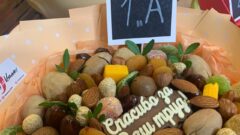 Как удивить букетом учителя, рассказала фуд-флорист Ксения Камерилова